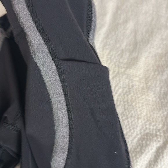 Lululemon sz2 Black and Gray Leggings/running - Picture 3 of 6